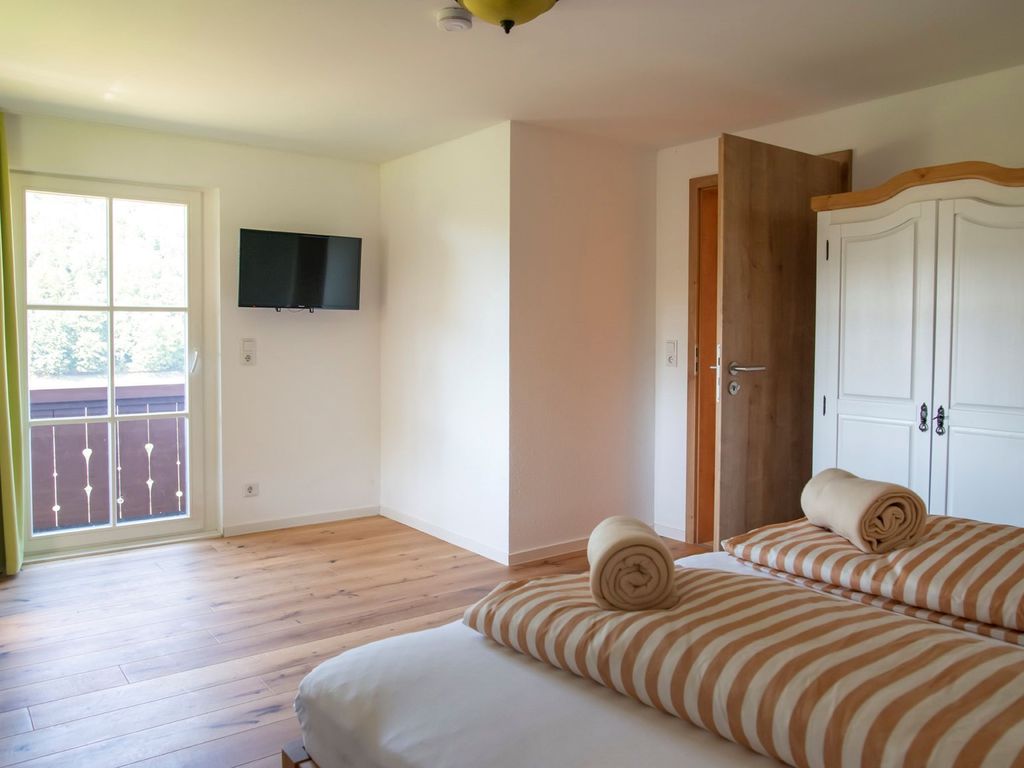 Schlafzimmer mit Blick zum Balkon