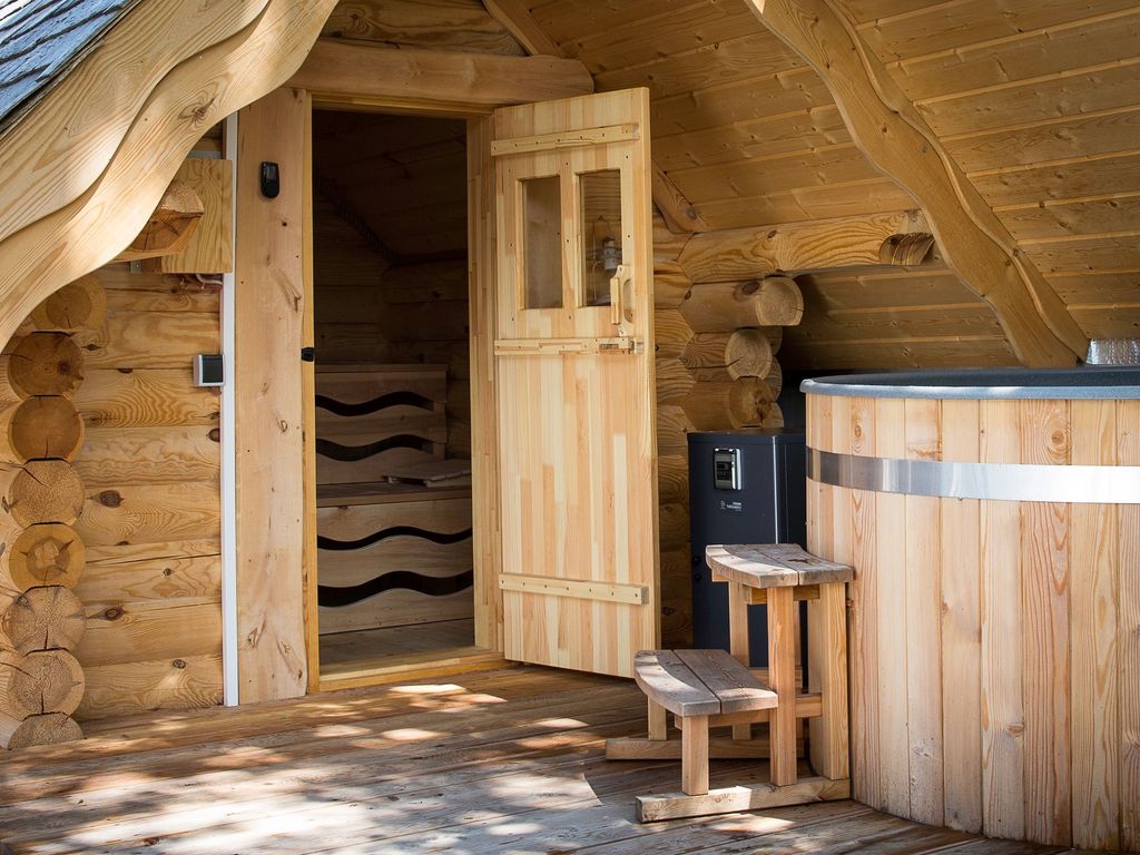 Blockbohlensauna und Badezuber