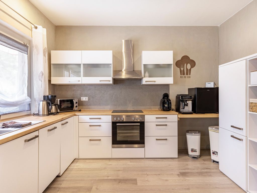 KITCHEN, INSIDE