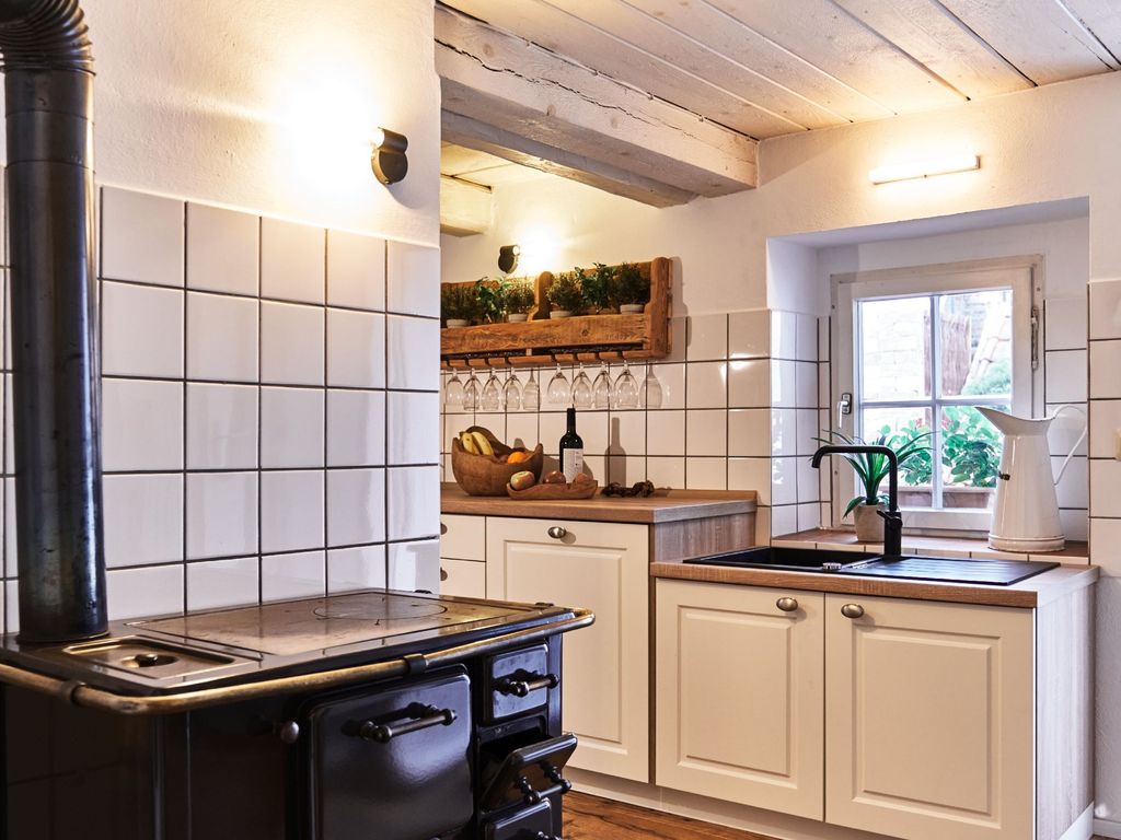 KITCHEN, INSIDE