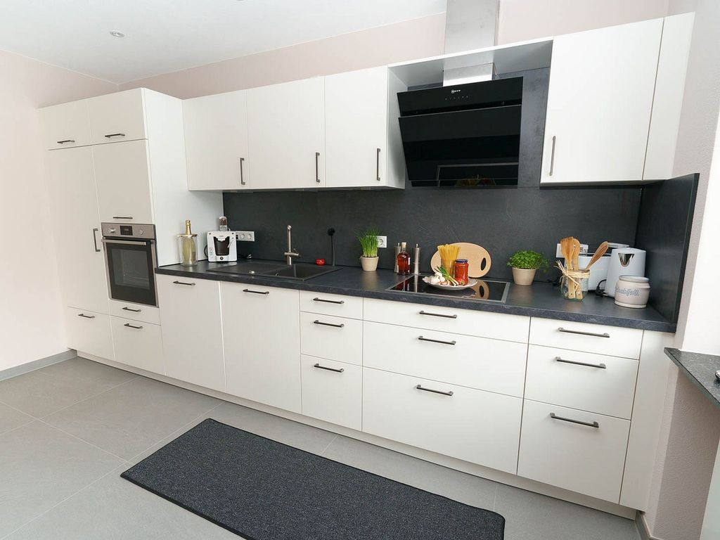 KITCHEN, INSIDE