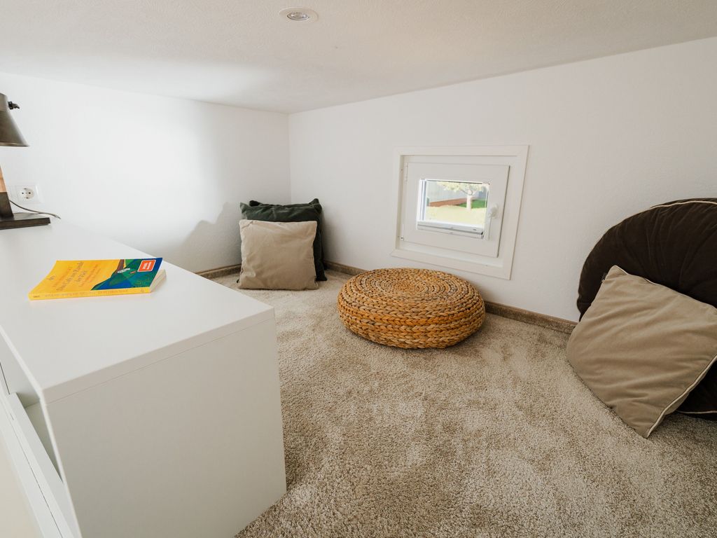 Photo, INSIDE, OUTSIDE