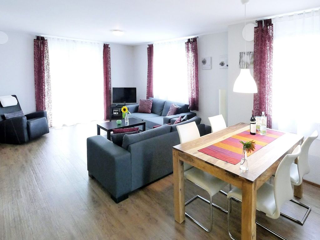 3-Zimmer-Ferienwohnung - Wohn-& Essbereich
