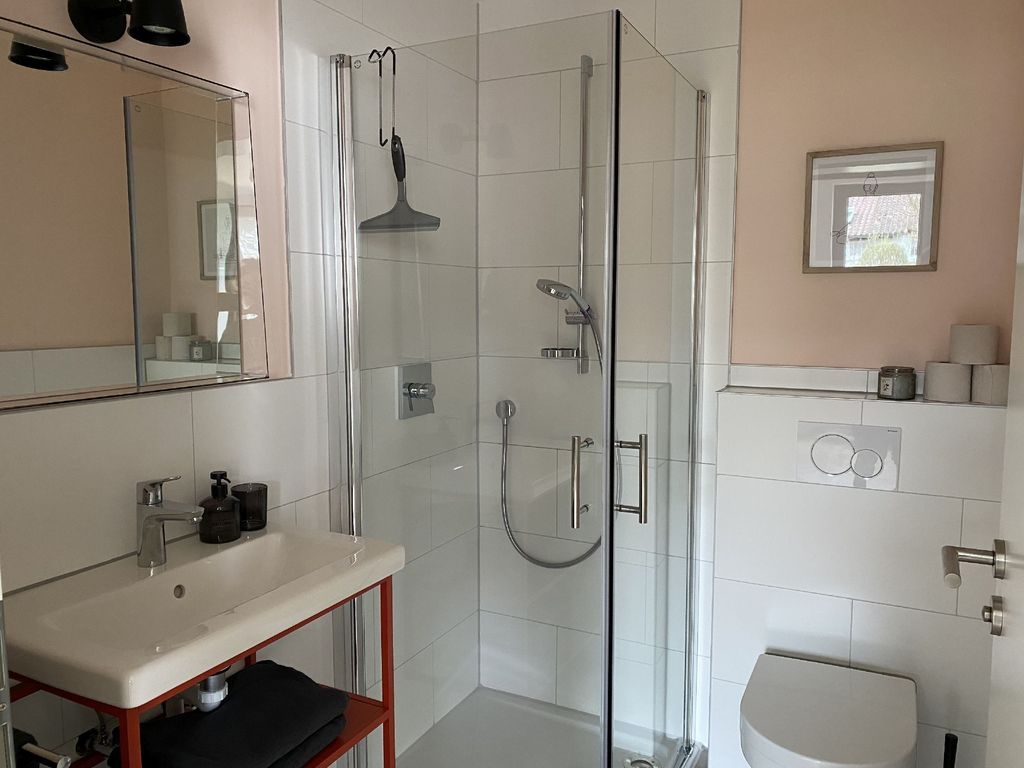 INSIDE, BATHROOM