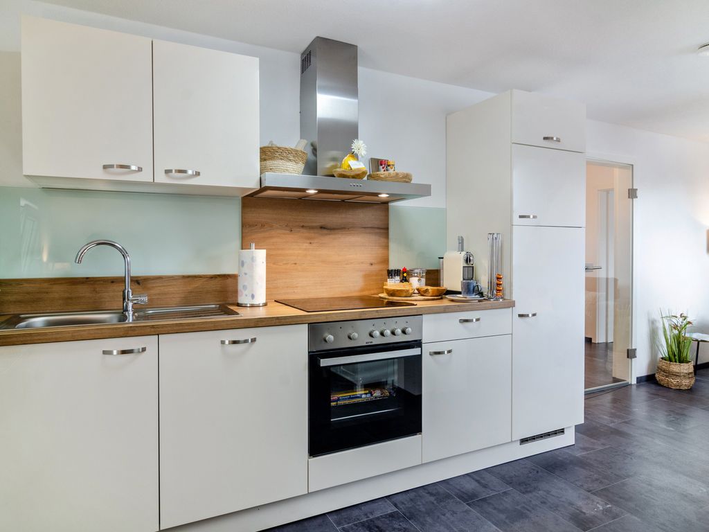 KITCHEN, INSIDE