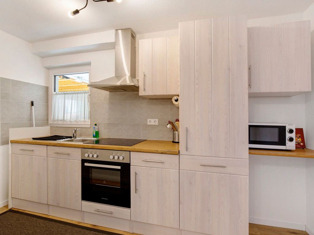 KITCHEN, INSIDE