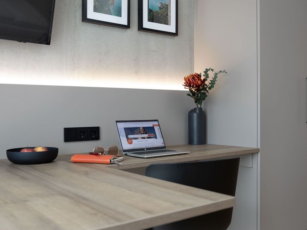 Comfy Apartment Tisch