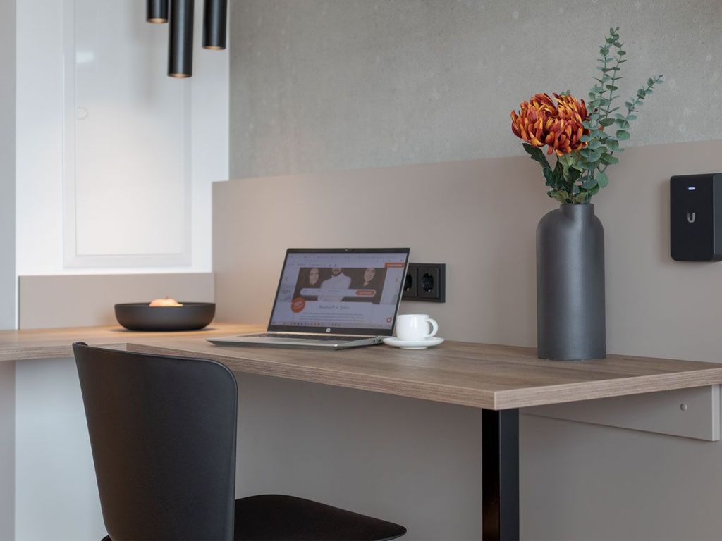 Comfy Apartment Tisch
