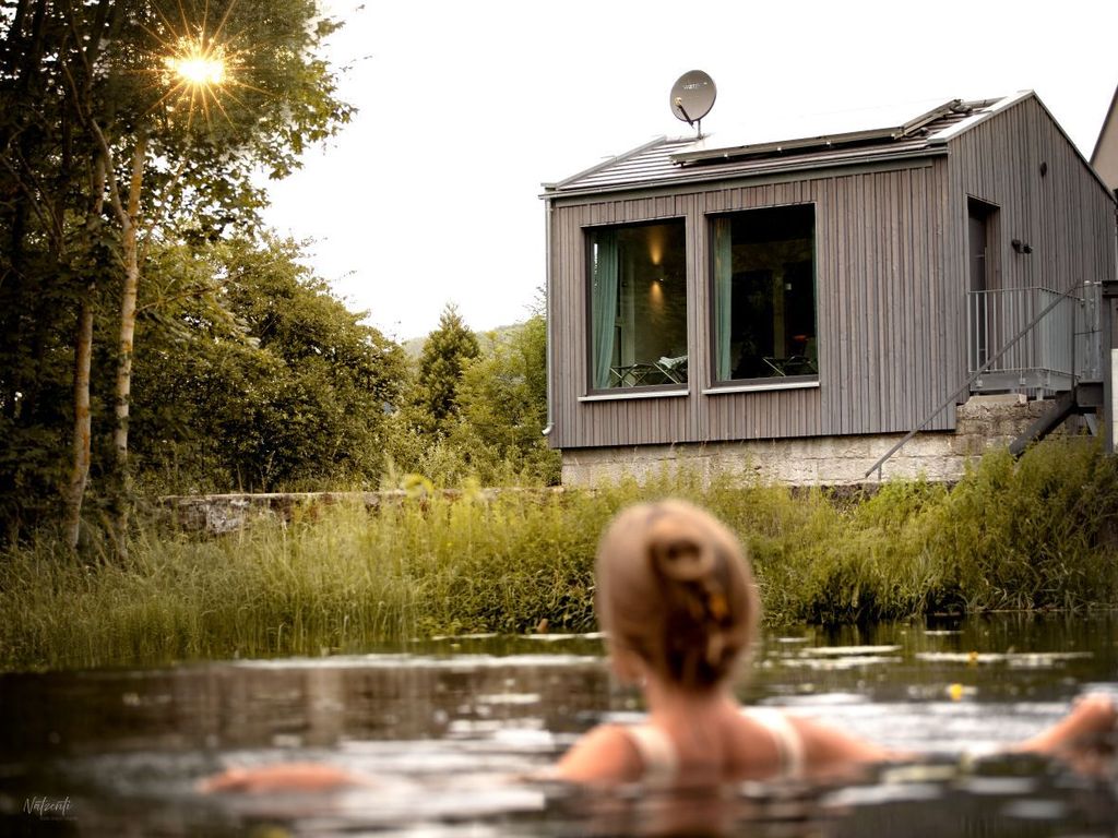 Jagstbaden mit Blick auf das Sauna-Haus