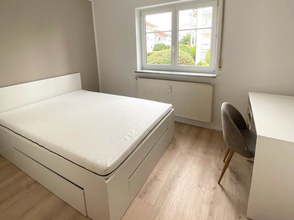 Schlafzimmer 1