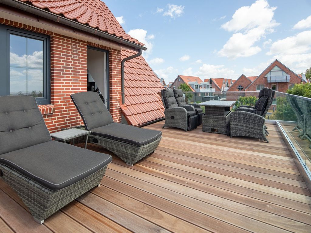 Dachterrasse mit seitlichem Meerblick