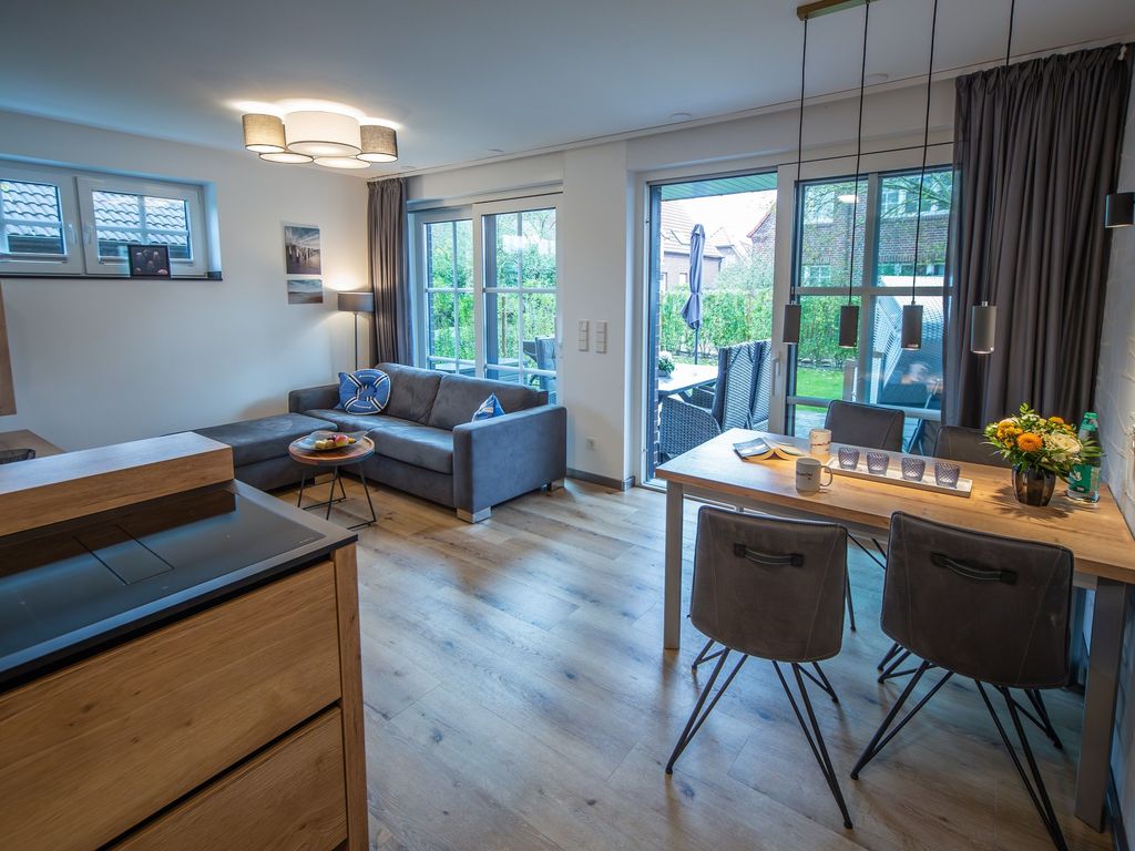 Wohnbereich mit Zutritt zur Terrasse