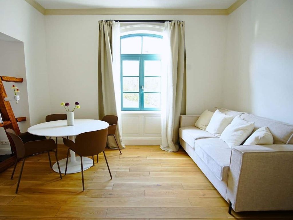 Apartment 7