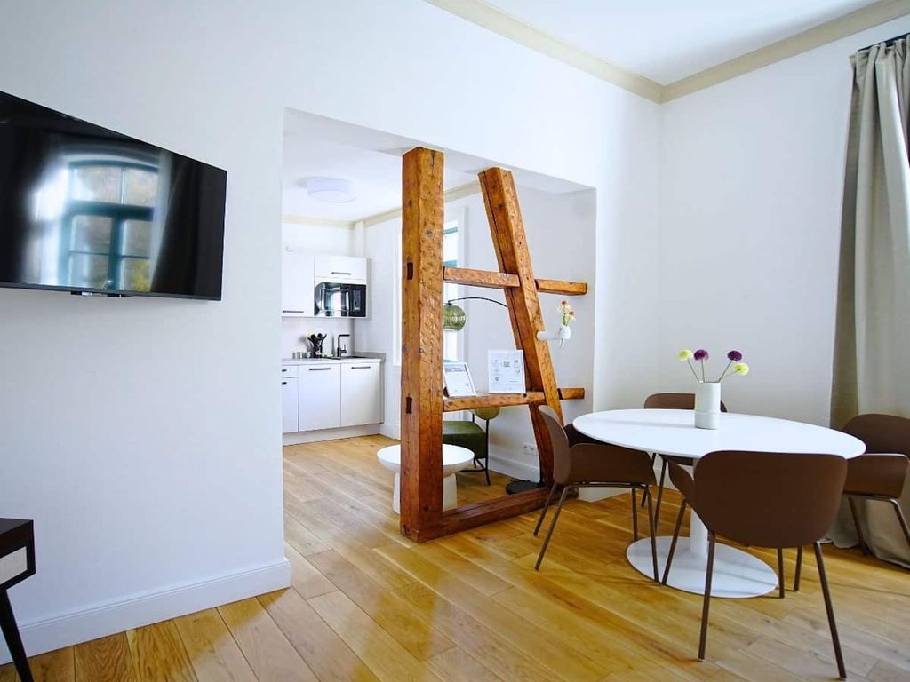 Apartment 7