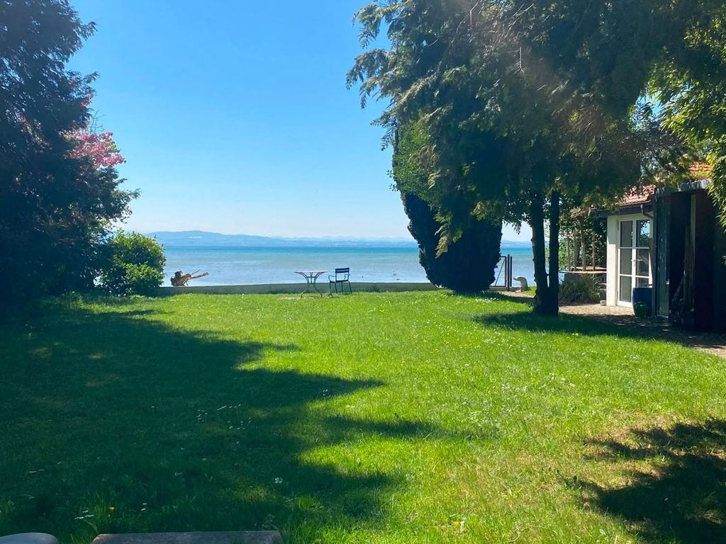 Gartenanlage mit Seeblick