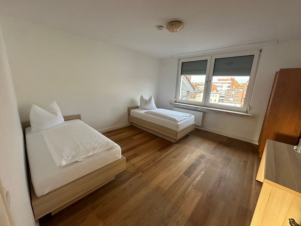 Helles Zweibettzimmer