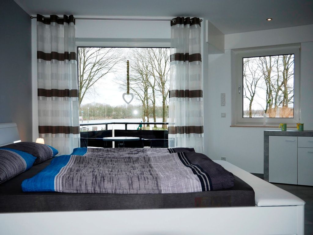 Bett im Wohnraum