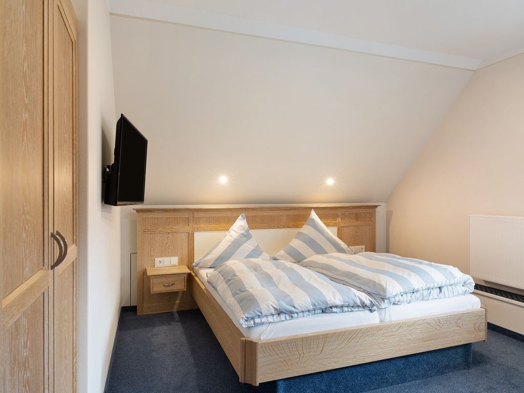 BEDROOM, INSIDE