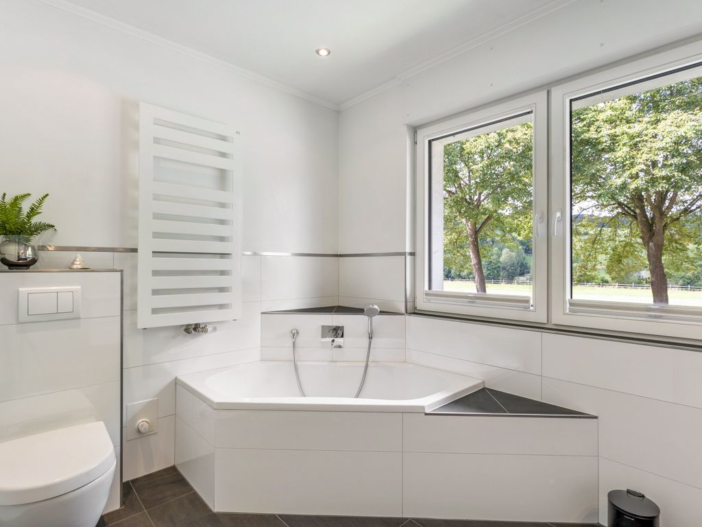INSIDE, BATHROOM