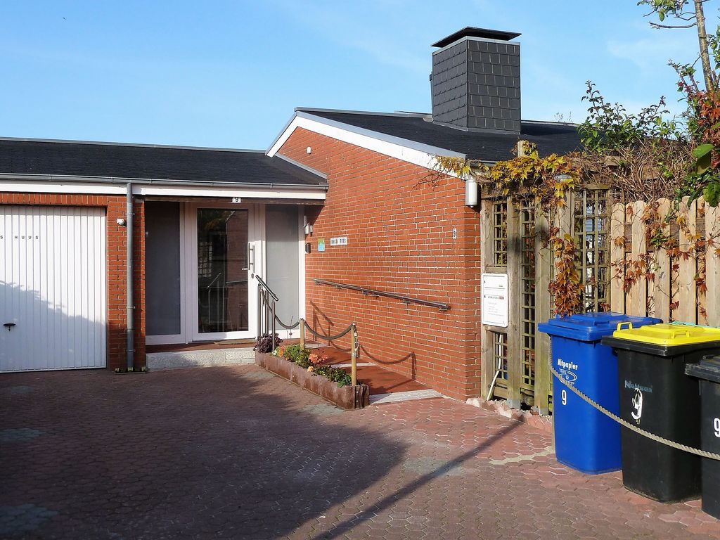 Hauseingang und Garage