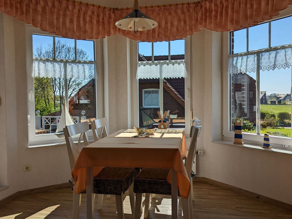 Utkiek dining table