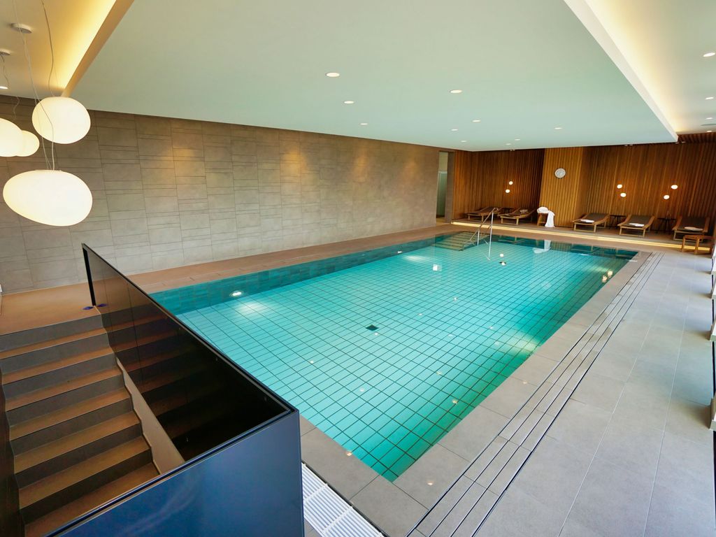 Schwimmbad / innenpool