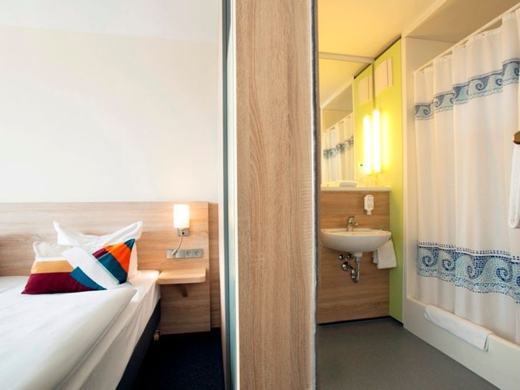 Zimmer mit Badezimmer Ansicht