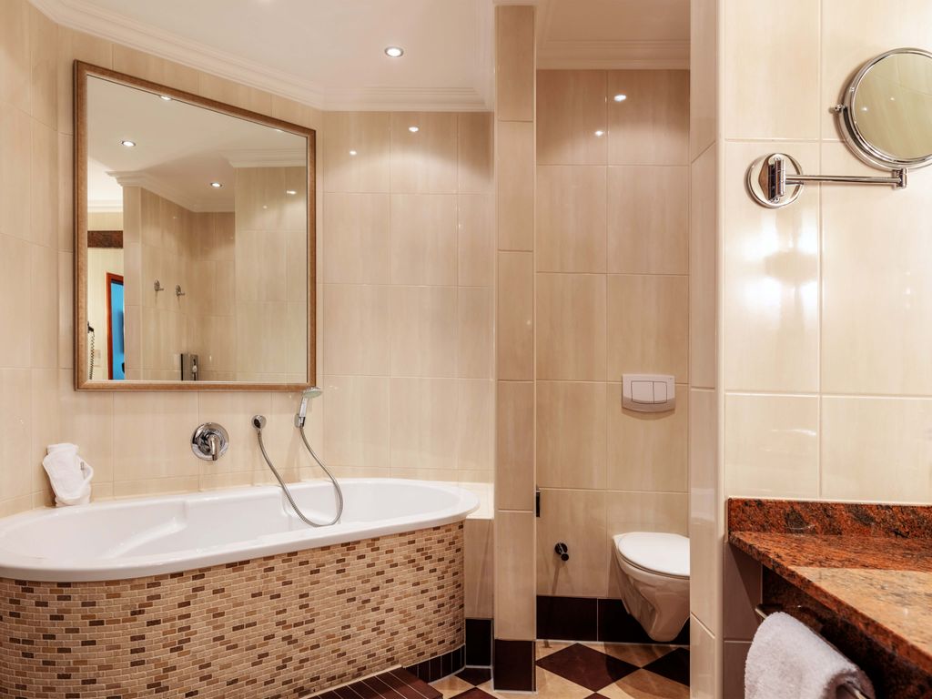 Badezimmer mit Badewanne Suite