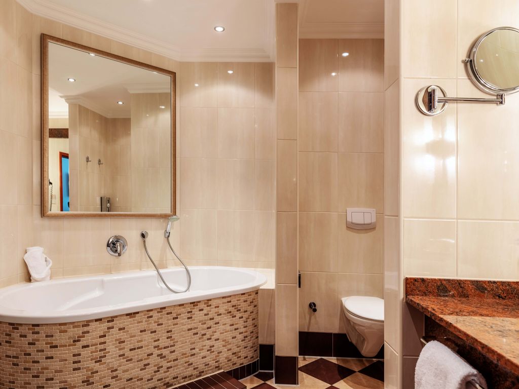 Badezimmer mit Badewanne Suite