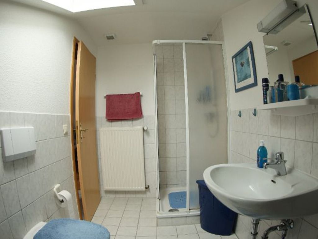 Badezimmer mit Dusche