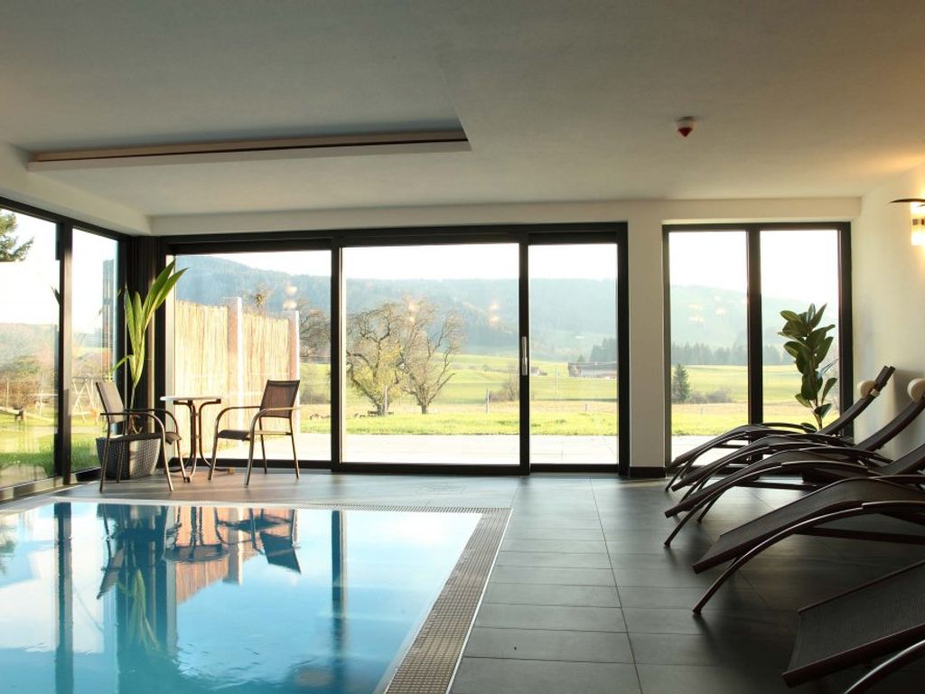 Unser Schwimmbad mit herrlichem Weitblick
