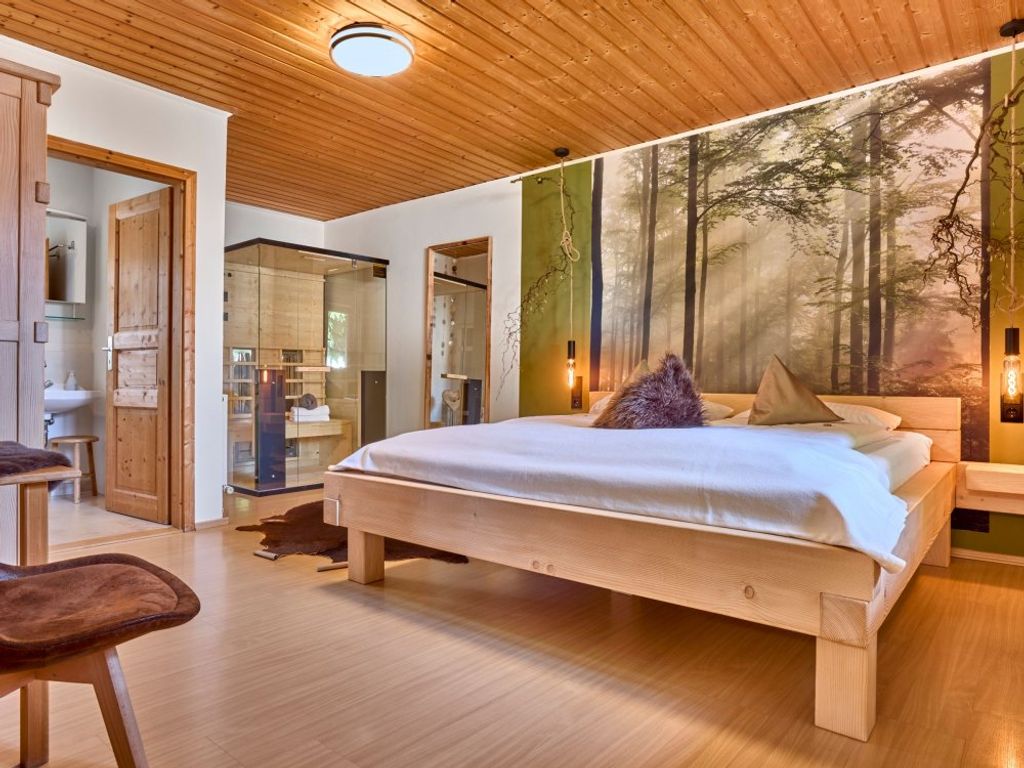 Schlafzimmer mit Infrarotkabine