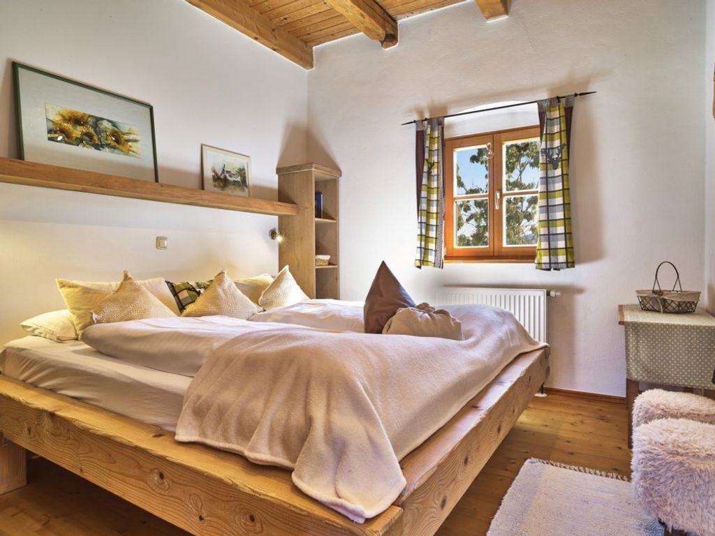 Schlafzimmer mit Balkenbett