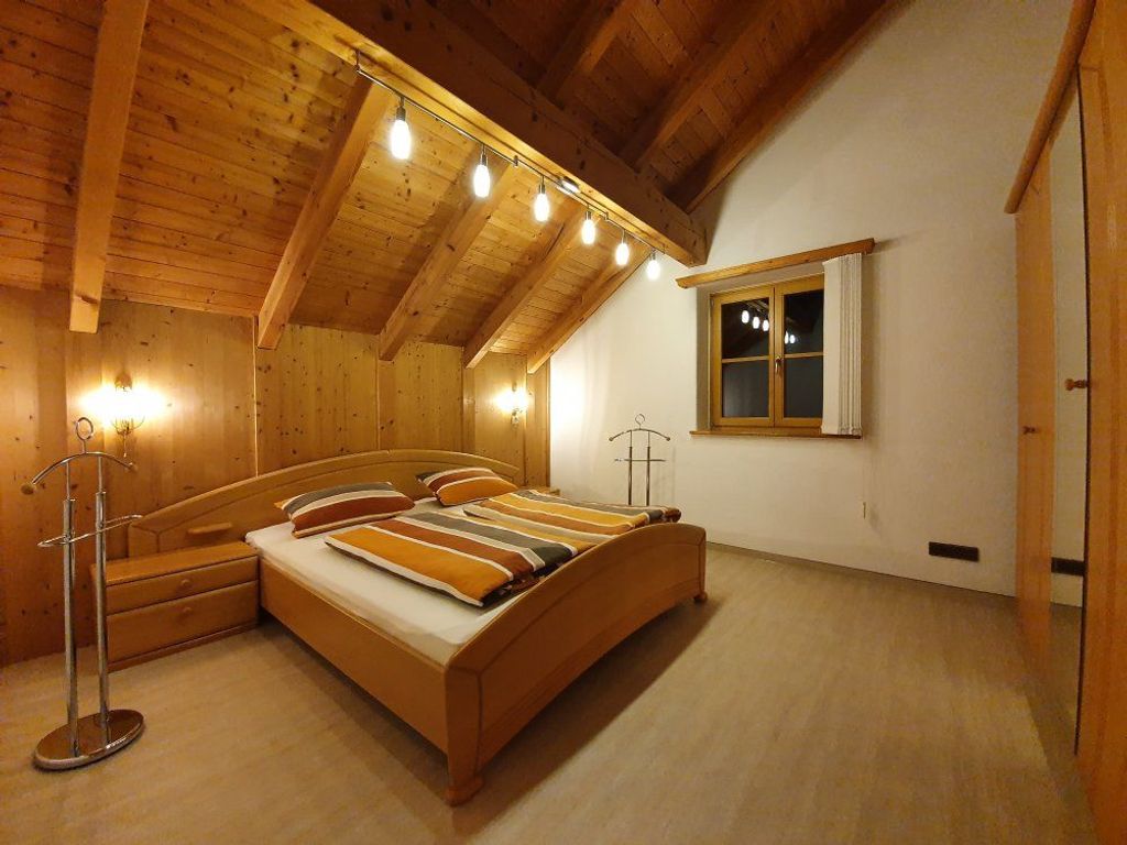 Schlafzimmer 1