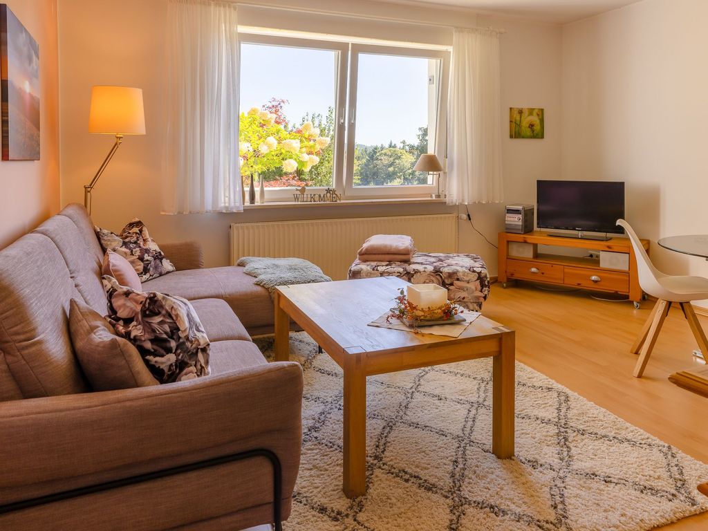 Wohnzimmeransicht mit TV