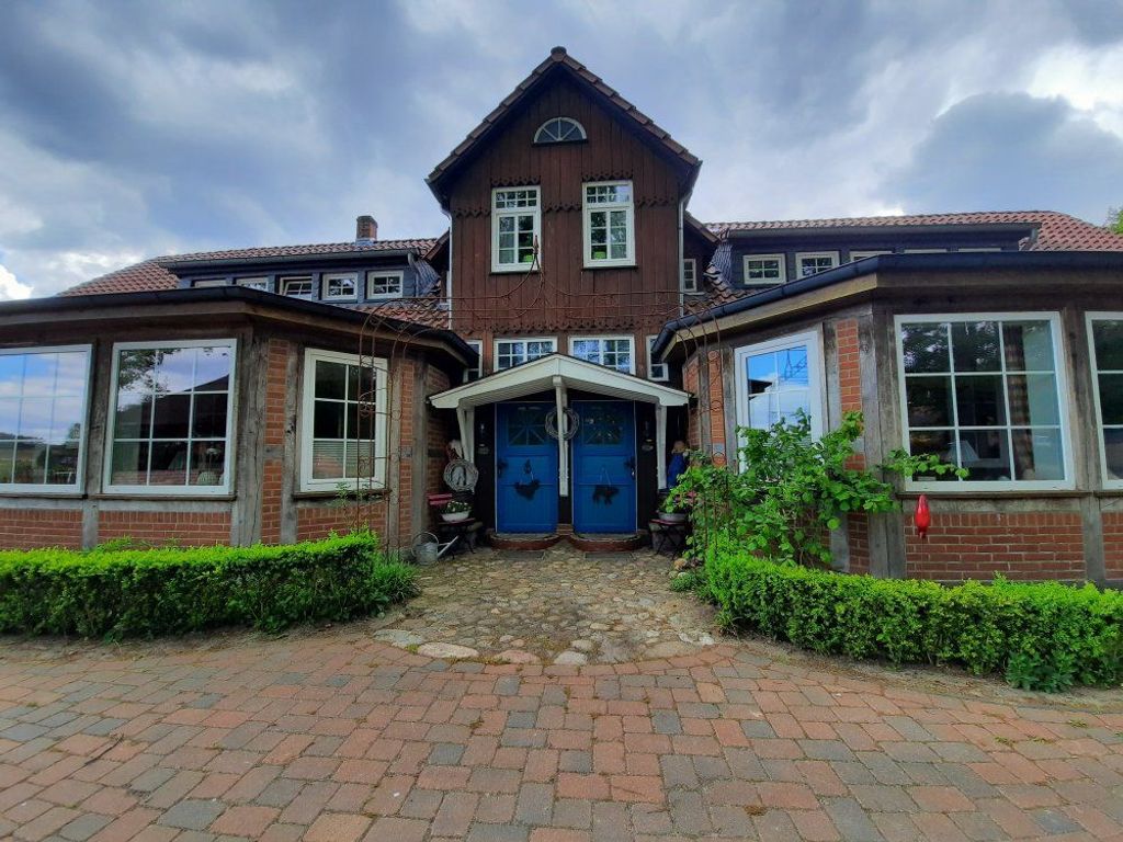Eingang, die Gute Stube liegt unten rechts in unserem großen Ferienhaus