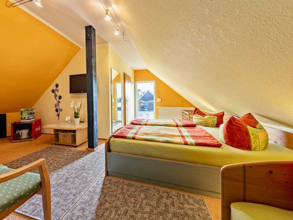Mansardenzimmer mit Dachterrasse, Dusche &amp; WC