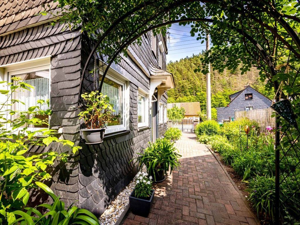 Garten mit Eingangsbereich