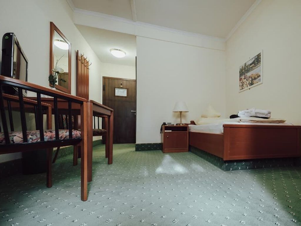 Einzelzimmer Gaube.j