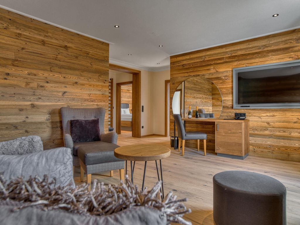 Suite 228