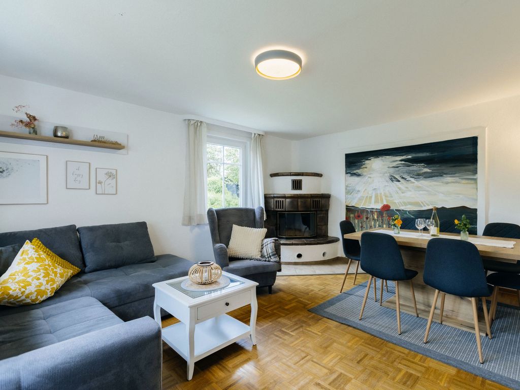 Wohnzimmer mit großem Esstisch 260604_Imagefotos_TimmermannsHof 16