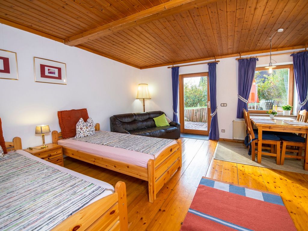 Ferienwohnung - Souterrain - Wohnschlafzimmer