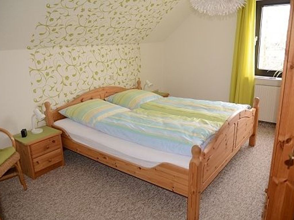 Schlafzimmer 1