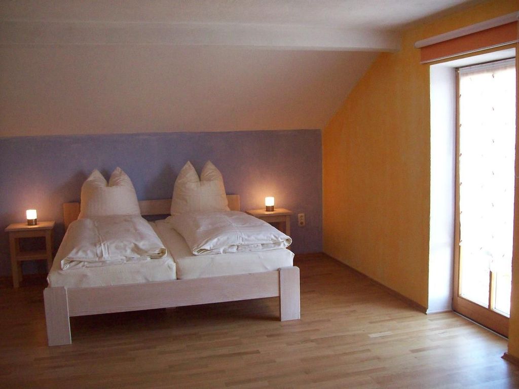 Schlafzimmer 1