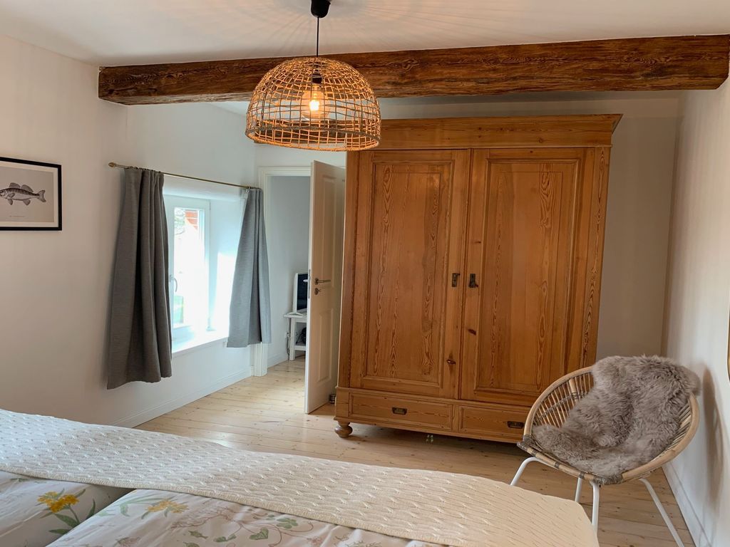 Schrank Messingbettappartement