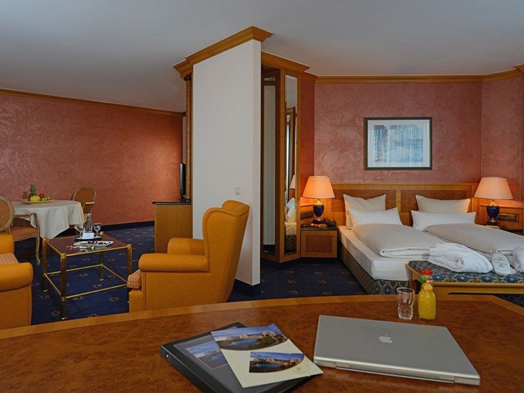Corner Suite