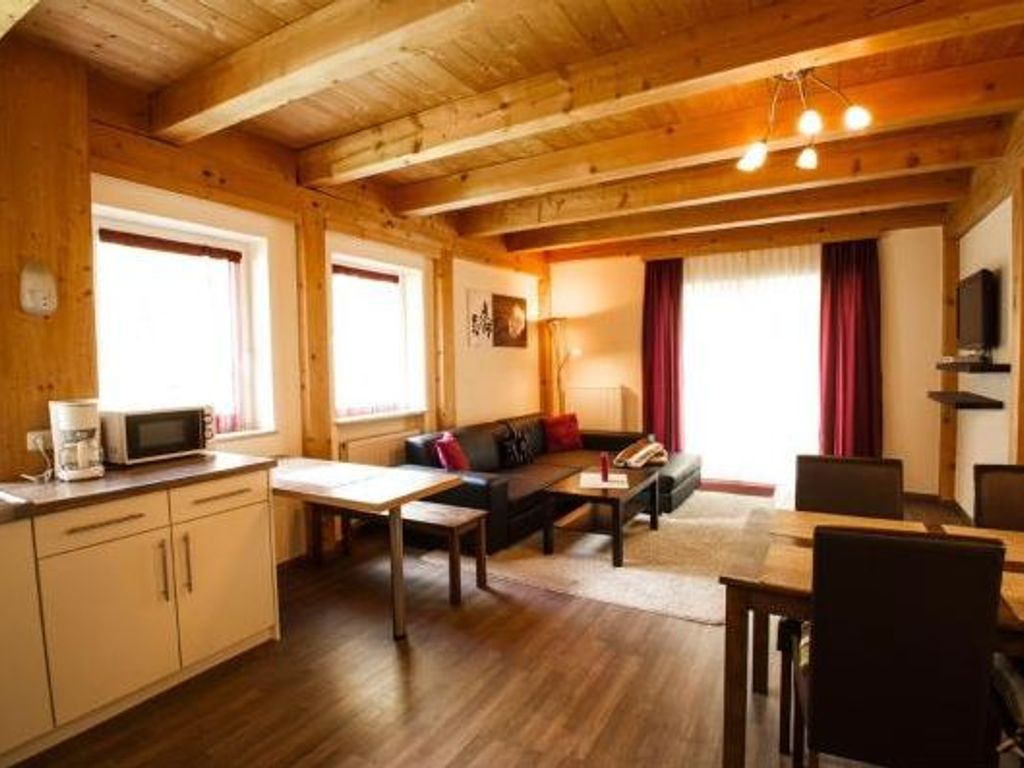 Wohnzimmer mit Küchenzeile in der Kategorie Economy
