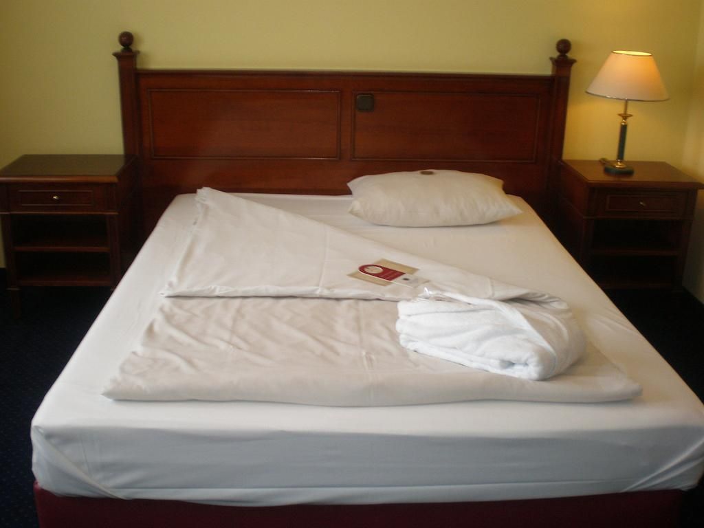 Standard Zimmer mit Queensize-Bett , Golfplatzseite