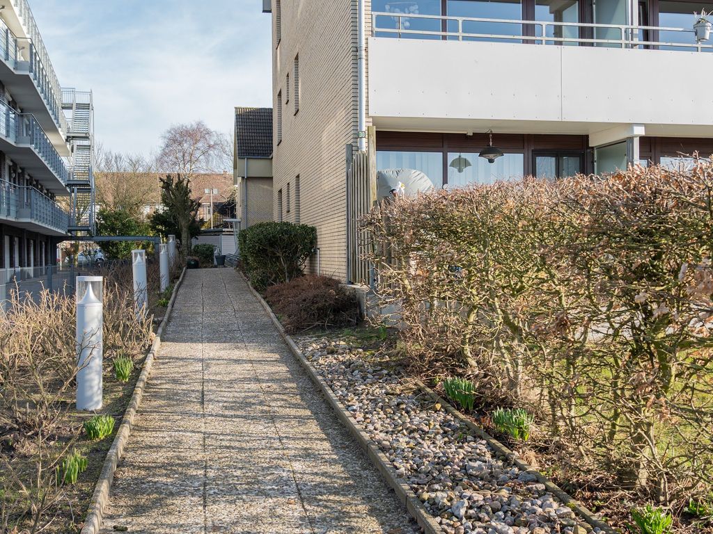 Weg zum Eingangsbereich