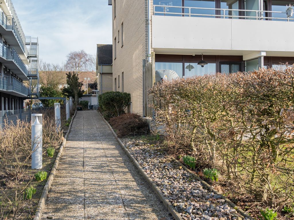 Weg zum Eingangsbereich